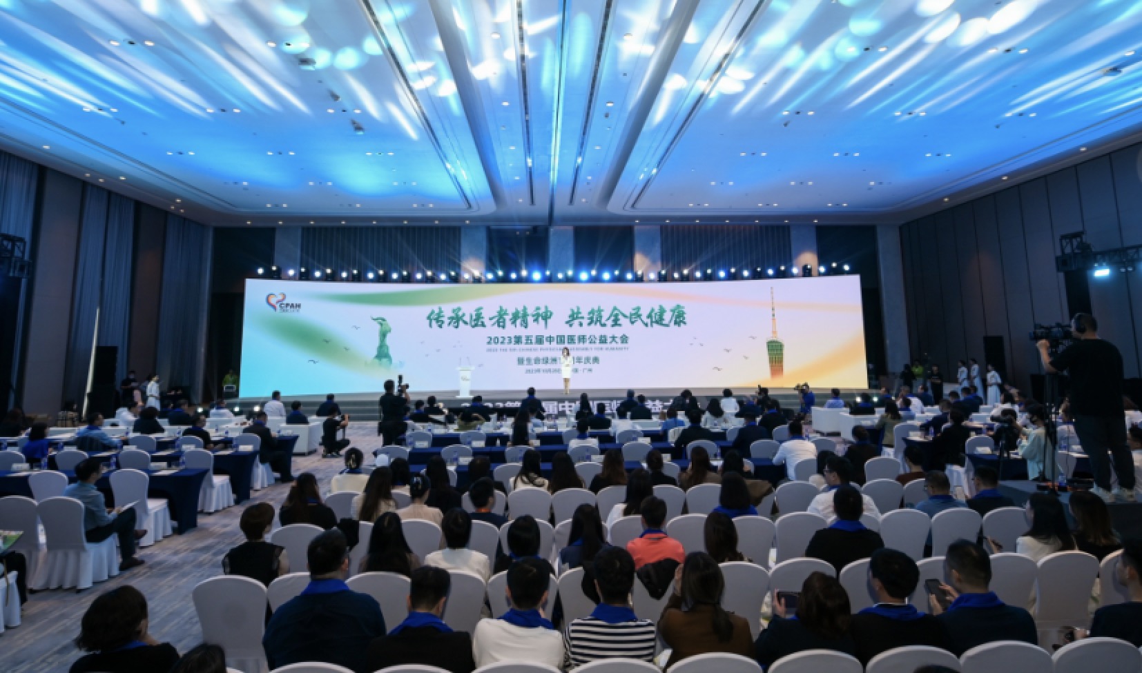 evo真人股份荣获“医疗领域企业社会责任优秀案例”奖